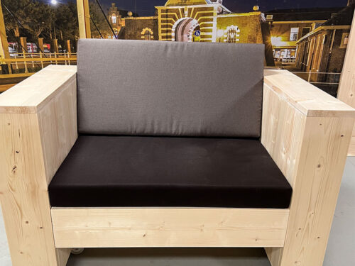 Robuuste houten tuinstoel