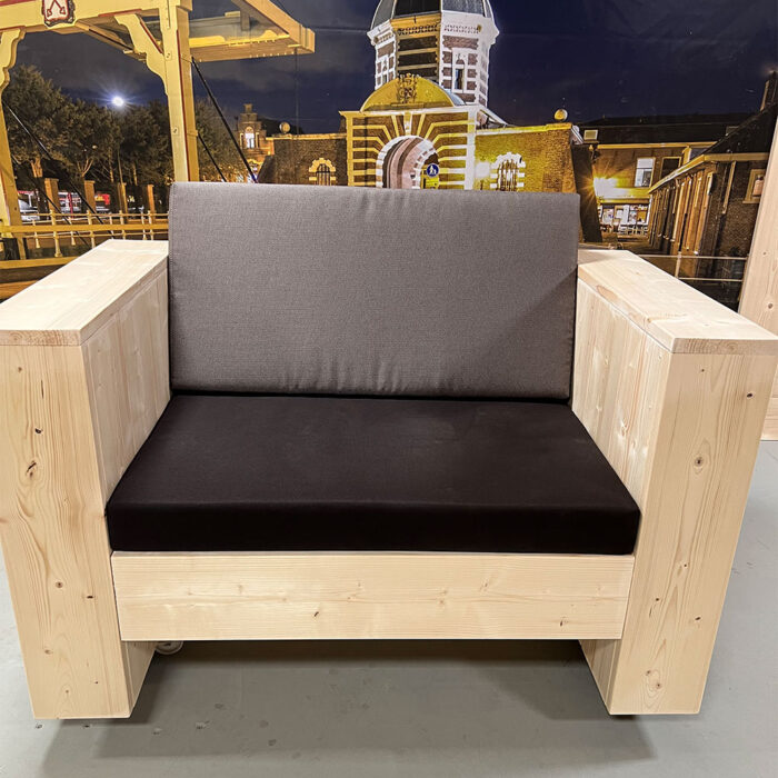 Robuuste houten tuinstoel