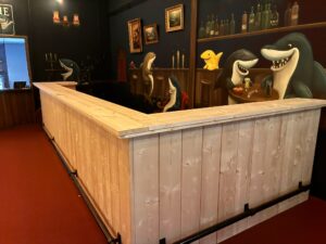 Detailopname van de afwerking van de nieuwe bar bij De Bub in het gebouw van Bubble Jungle.